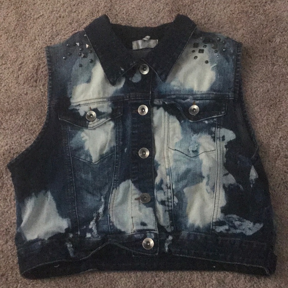 Acid wash/ crop jean jacket/ vest💙💋